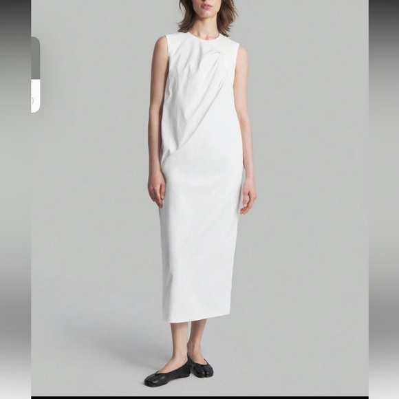 Elegant White Sleeveless Dress - Picture 1 of 12